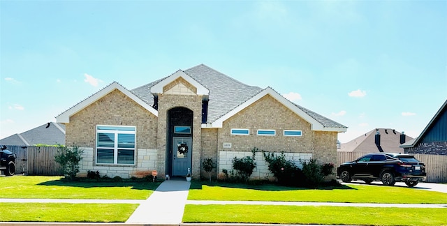 view of front of house featuring a front lawn