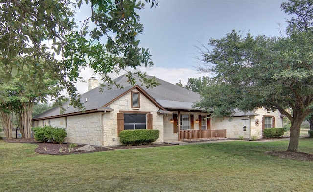 ranch-style house featuring a front yard