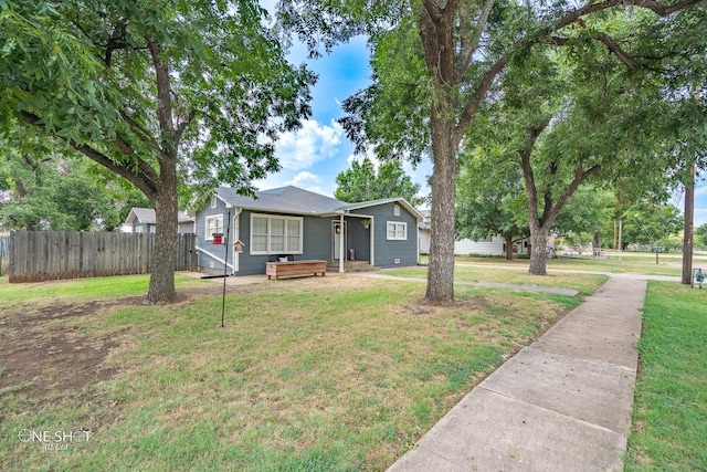 view of front of property with a front yard