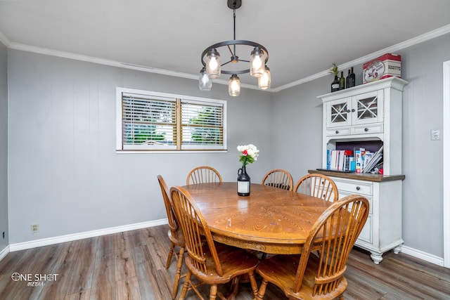 dining area with crown molding, dark hardwood / wood-style flooring, and a chandelier