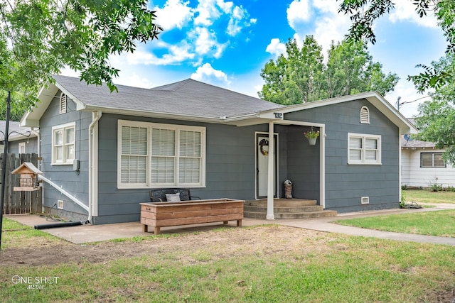 ranch-style home with a front yard