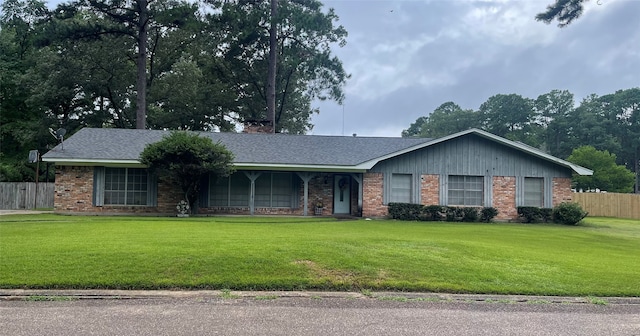 single story home with a front lawn