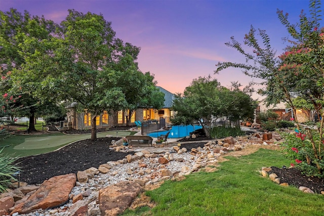 view of yard at dusk