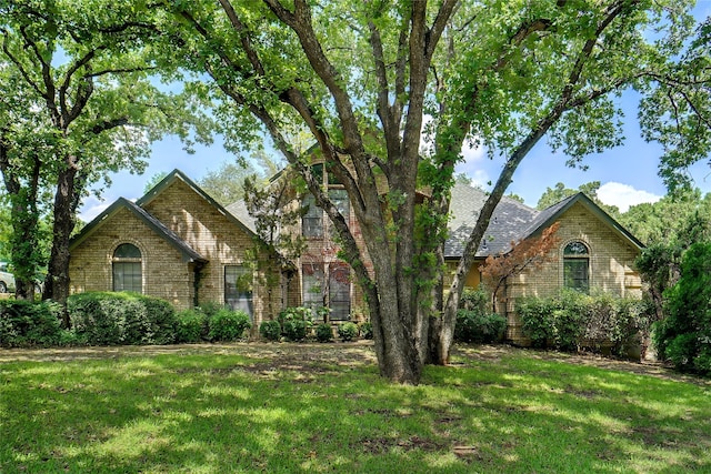 view of front of home with a front yard