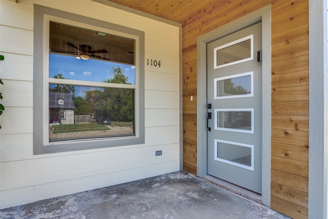 view of property entrance