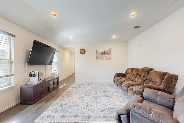 dining space featuring sink, light hardwood / wood-style flooring, and vaulted ceiling