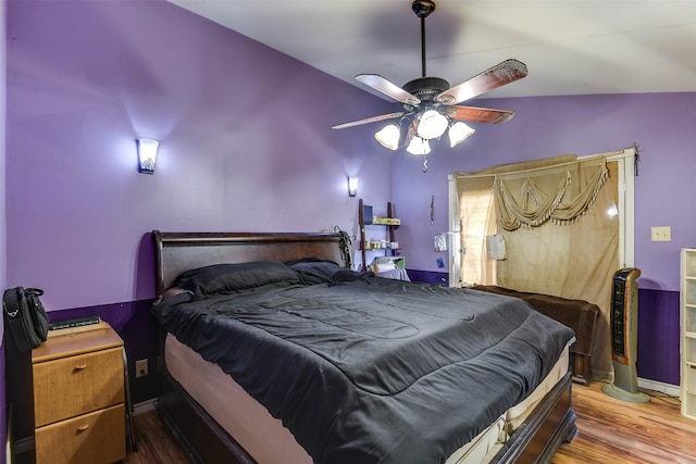 108 5th St, Whitney, TX 76692 - bedroom featuring wood finished floors, ceiling fan, and vaulted ceiling