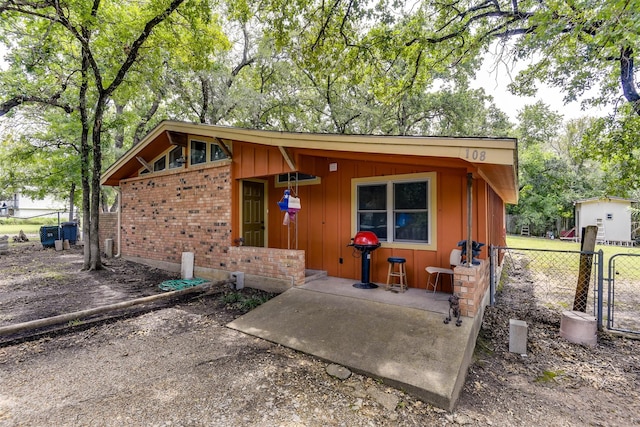 view of front of property