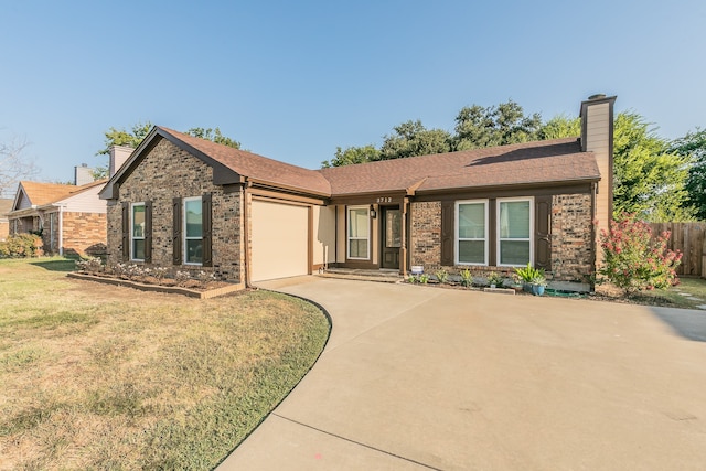 ranch-style home featuring a front lawn