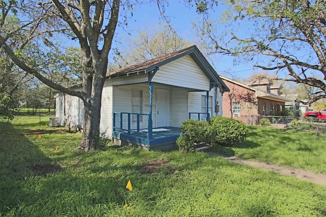 bungalow-style house with central AC, a front lawn, and covered porch