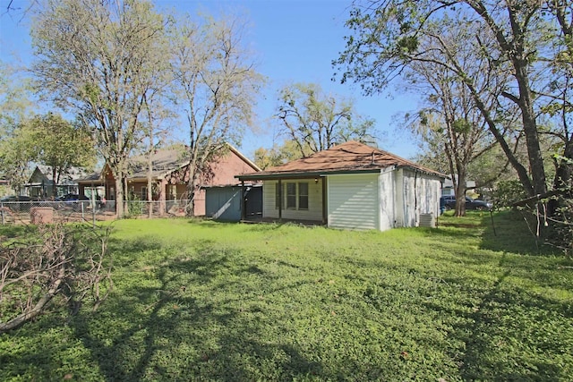 back of house featuring a lawn