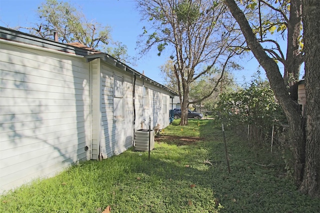 view of yard featuring central AC unit