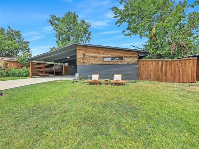 view of front facade featuring a front lawn and a carport