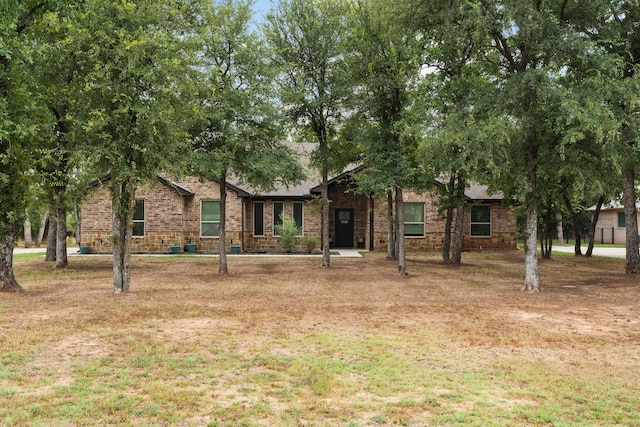 ranch-style home with a front yard