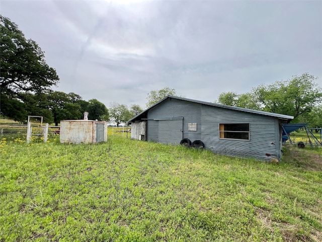 view of side of home featuring an outdoor structure