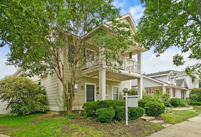 view of front of home featuring a balcony