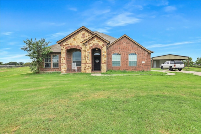 view of front of home featuring a carport and a front lawn