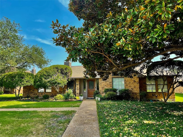 view of front of property with a front lawn