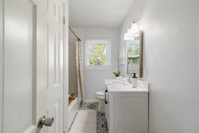 full bathroom featuring tile patterned flooring, vanity, shower / bath combo with shower curtain, and toilet