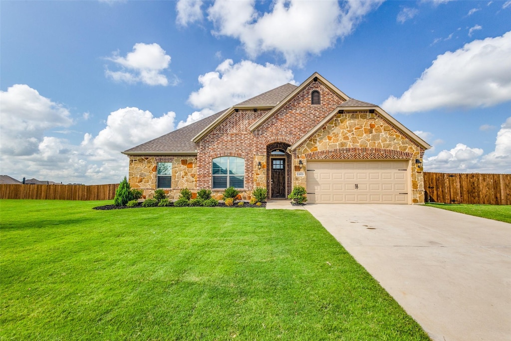 view of front of house featuring a garage and a front yard