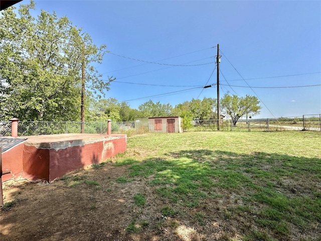 view of yard with a storage shed