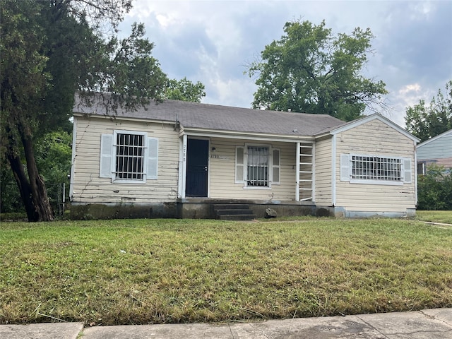 view of front of house featuring a front yard