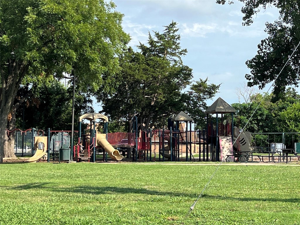 2788 Custer, Dallas, TX 75216 - community play area featuring a lawn