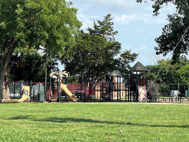 2788 Custer, Dallas, TX 75216 - community play area featuring a lawn