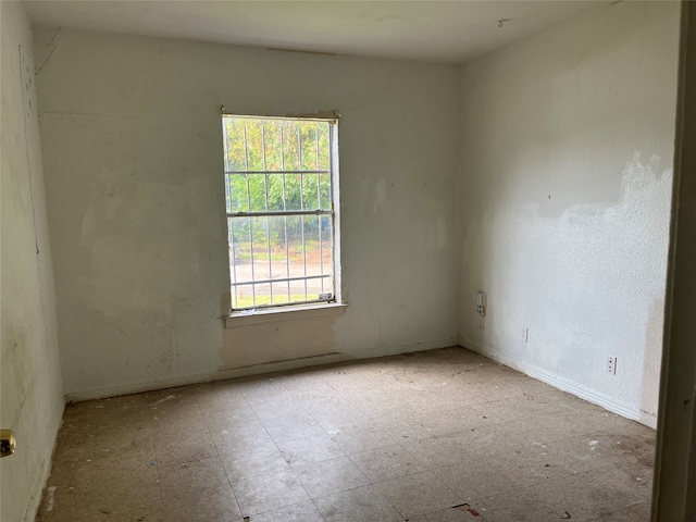 empty room featuring light tile patterned floors