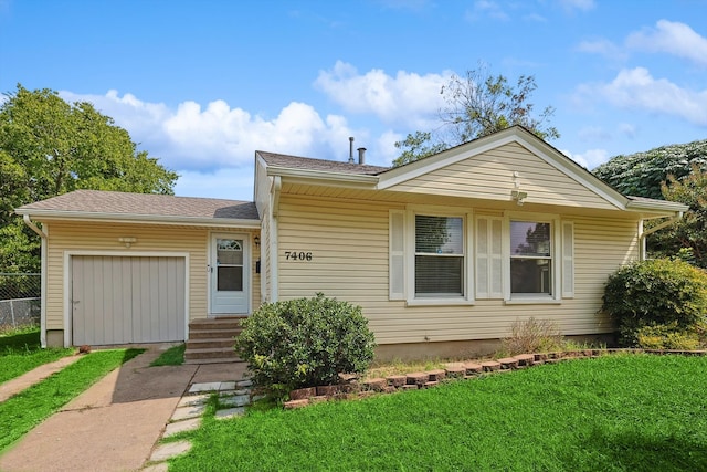 view of front of house featuring a garage and a front yard