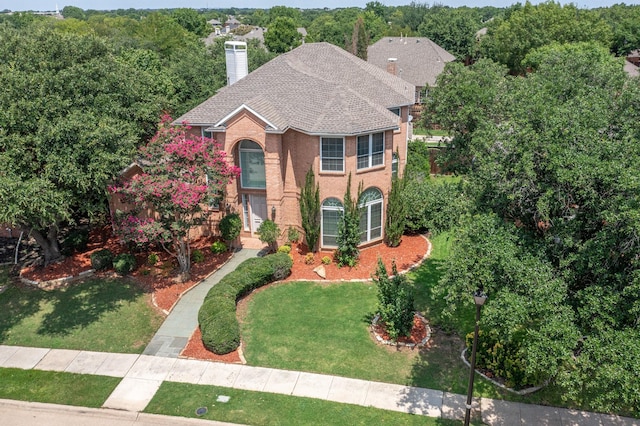 view of front of home with a front lawn