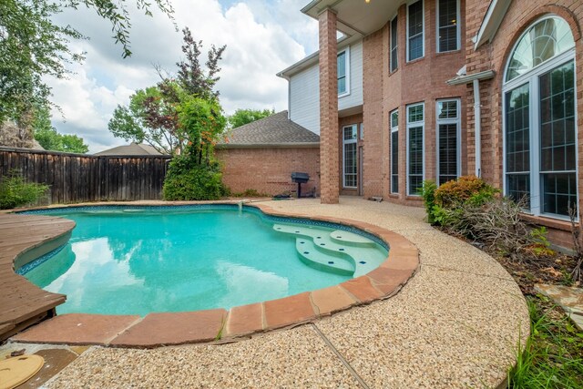 view of swimming pool featuring a patio