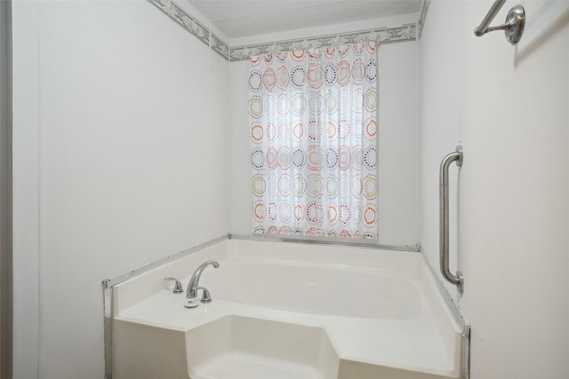 bathroom featuring a washtub