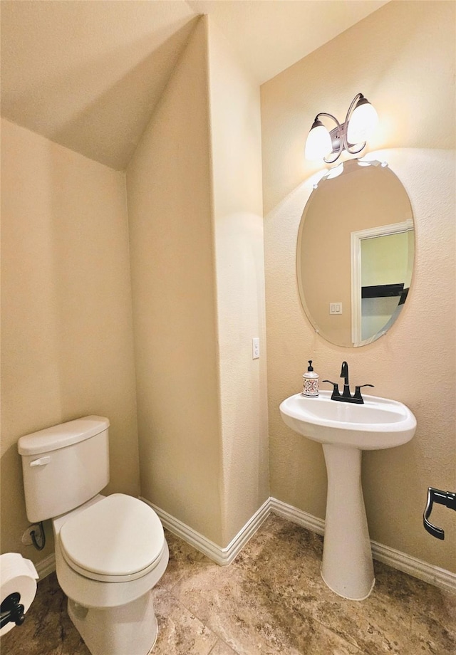 14229 Alis Ln, Frisco, TX 75035 - bathroom with baseboards and toilet