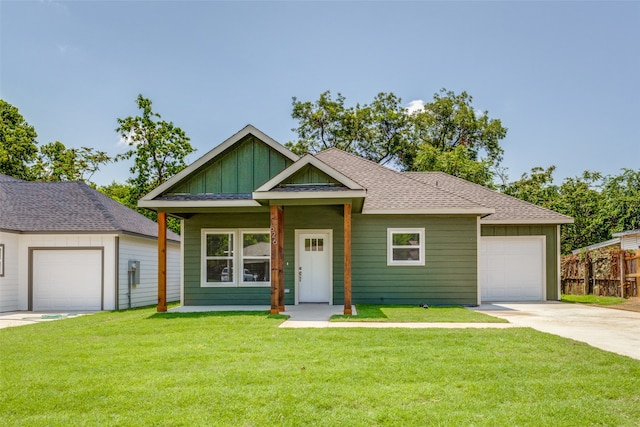 view of front of house featuring a garage and a front yard