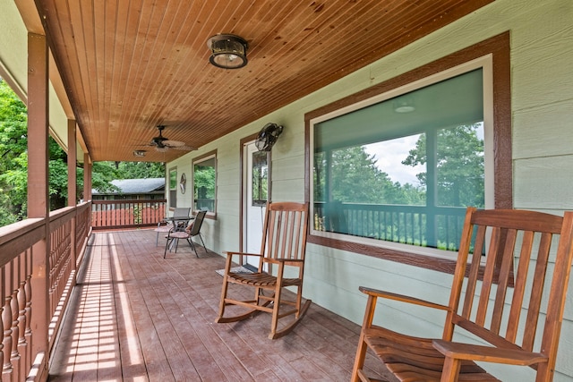 deck with ceiling fan