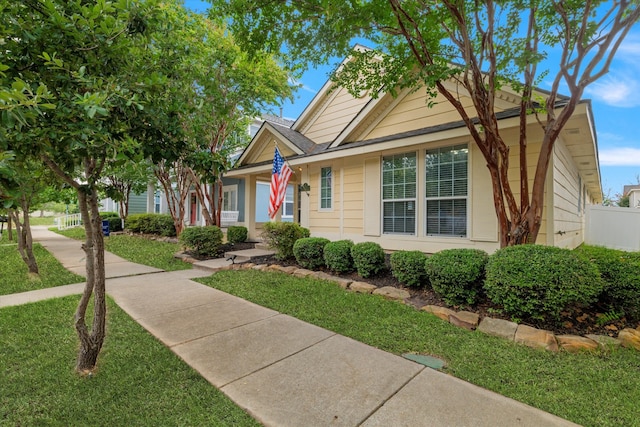 view of front of property with a front lawn