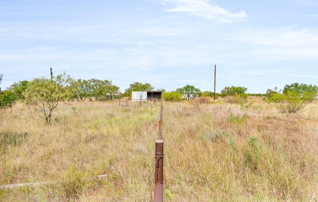 view of yard featuring a rural view