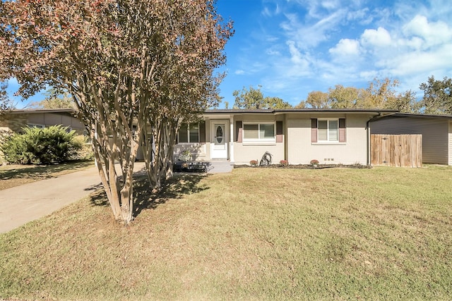 view of front of house featuring a front lawn