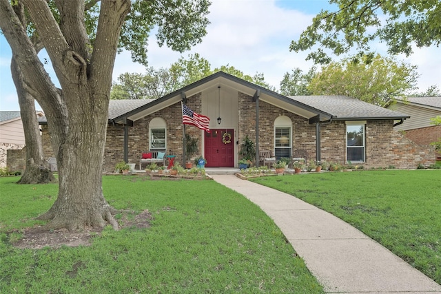 single story home featuring a front lawn