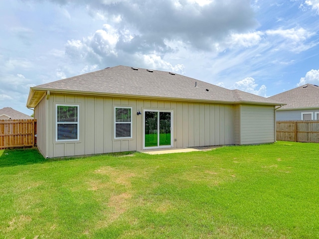 back of house featuring a lawn