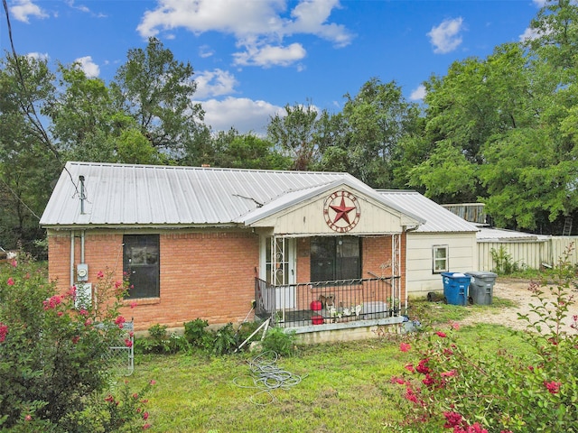 view of front of house with a porch and a front yard