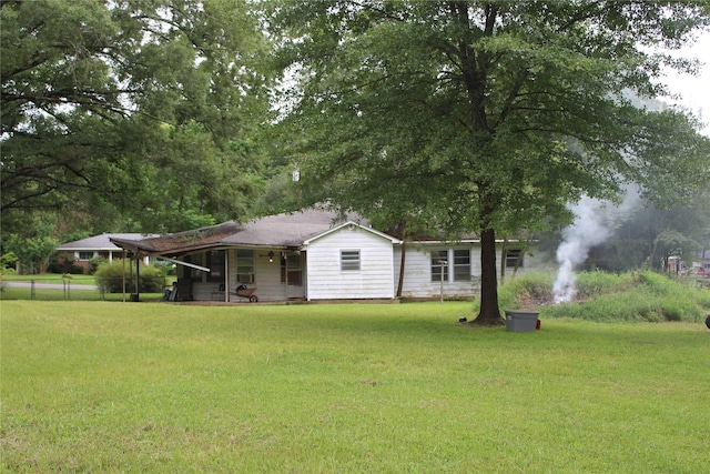 view of front facade featuring a front yard