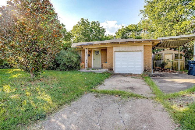 view of front of property featuring a garage, an outdoor structure, and a front yard