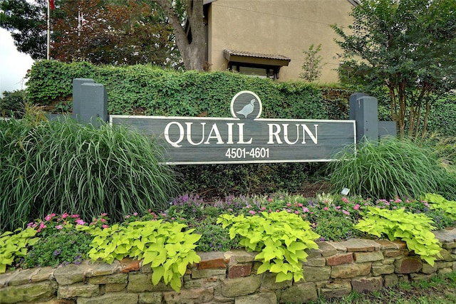 view of community / neighborhood sign