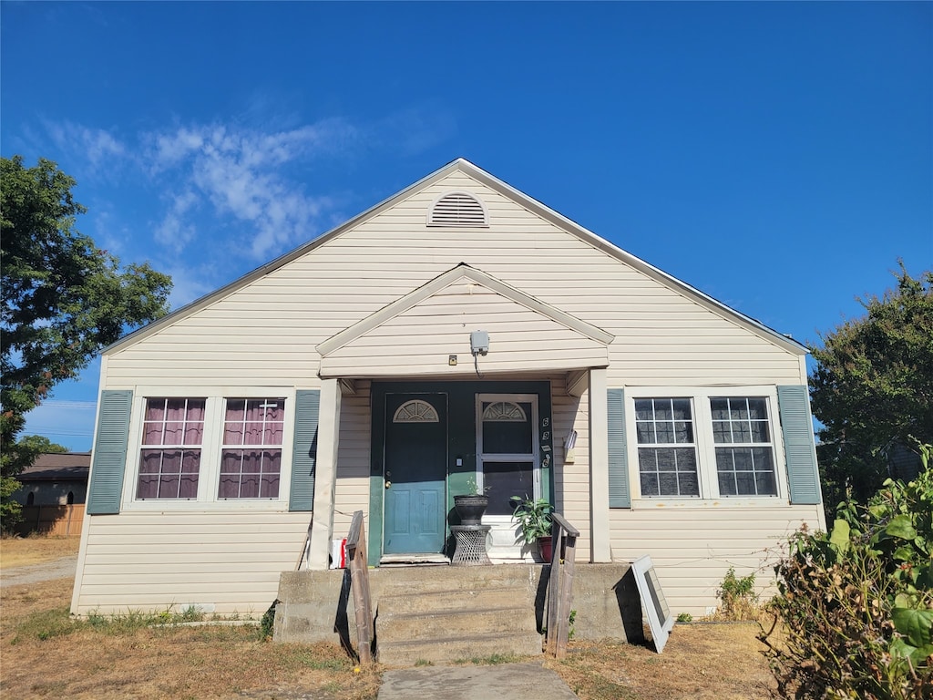 bungalow with a porch