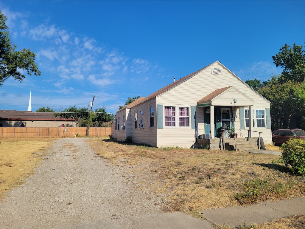 view of front of property