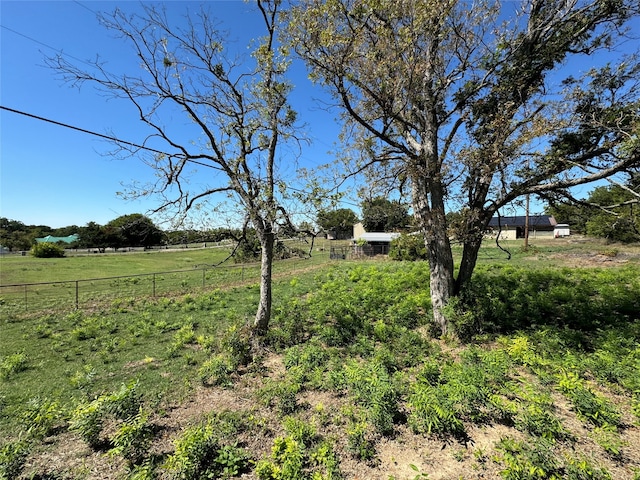 view of yard featuring a rural view