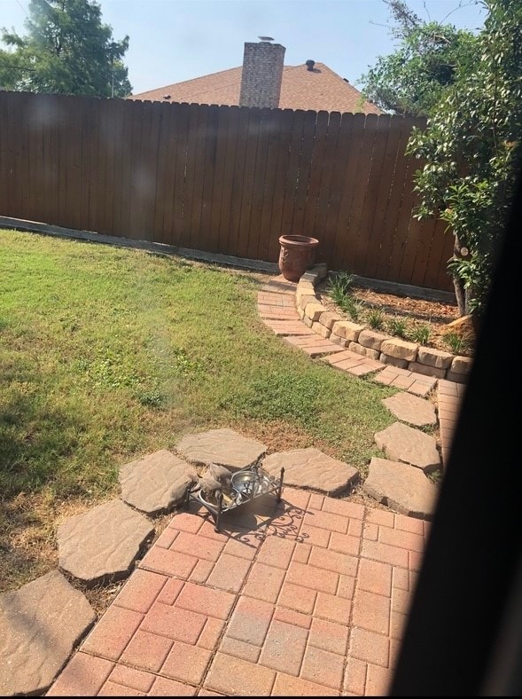 view of yard featuring a patio area