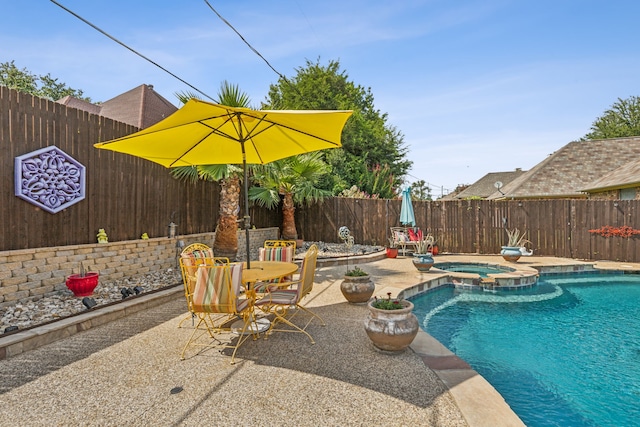 view of pool with an in ground hot tub and a patio area